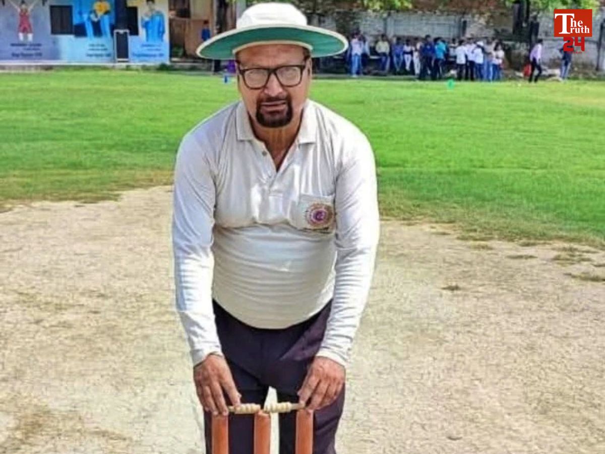 bee attack on cricket match