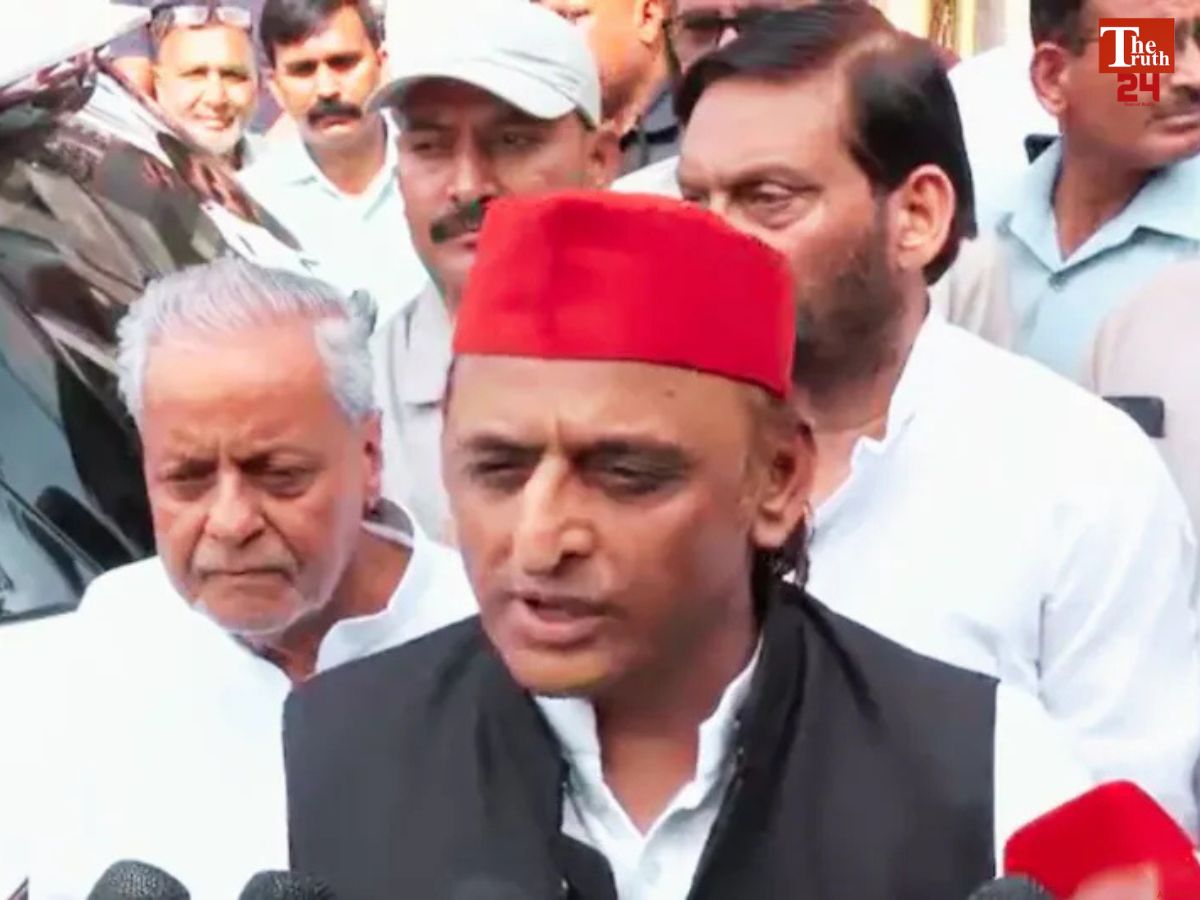 Akhilesh Yadav meets shankaracharya