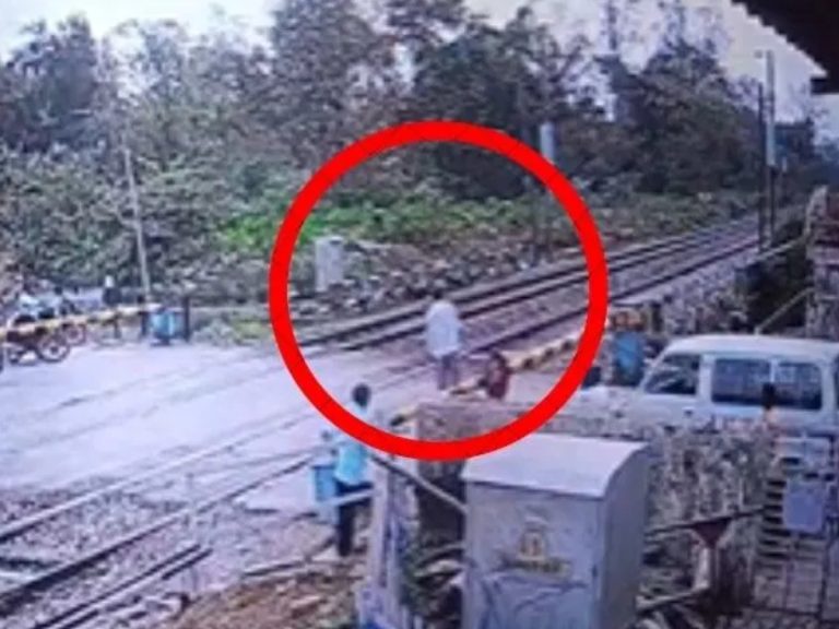 Lekhpal commits suicide by lying on railway line in shahjahanpur