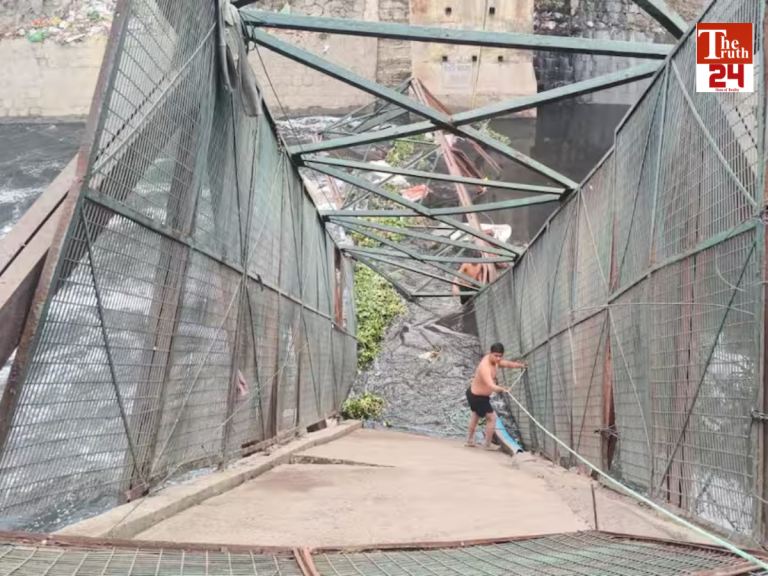 roopnagar foot over bridge collapse womed death delhi