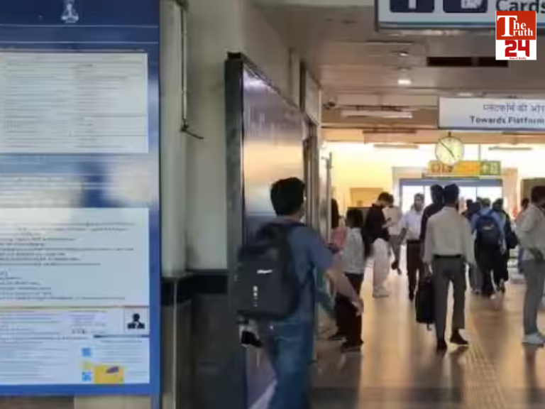 sector 16 girl jump in metro track