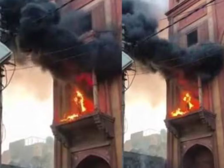 massive-fire-broke-out-at-mathura-historic-delhi-gate-chhatris-apprehension