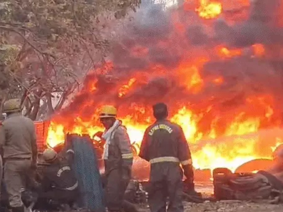 Massive fire in Sambhal in a tyre factory
