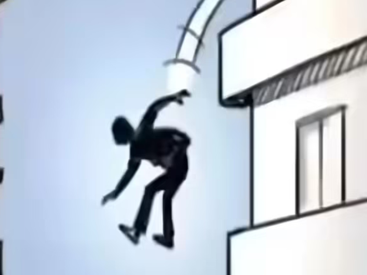 tech company director committed suicide by jumping from 22nd floor of Noida Sector 39 society