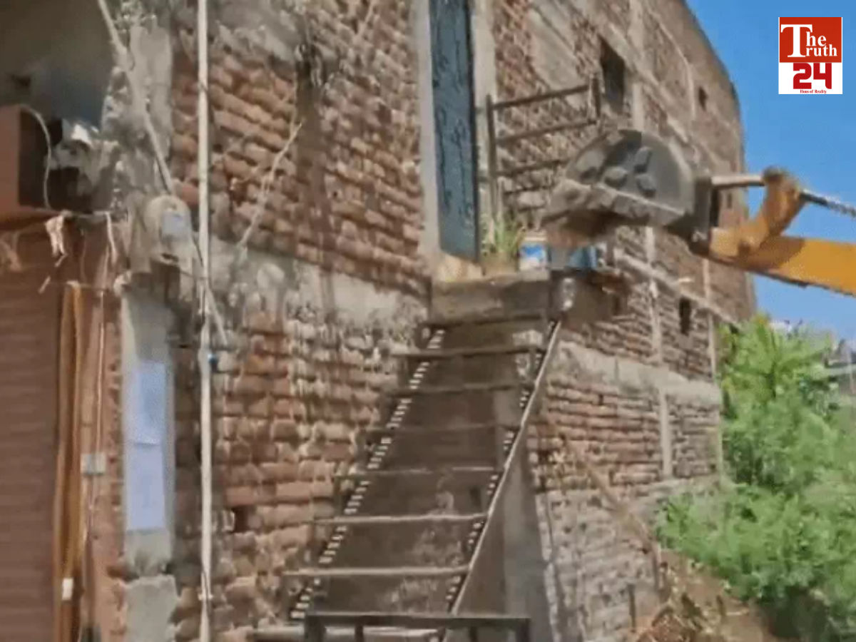 amravati 350 videos sextortion accused bulldozer action