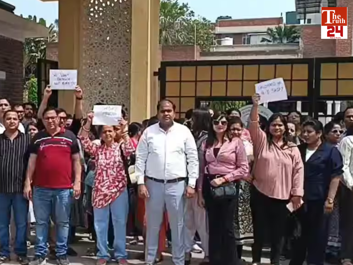 parents protest in ghaziabad