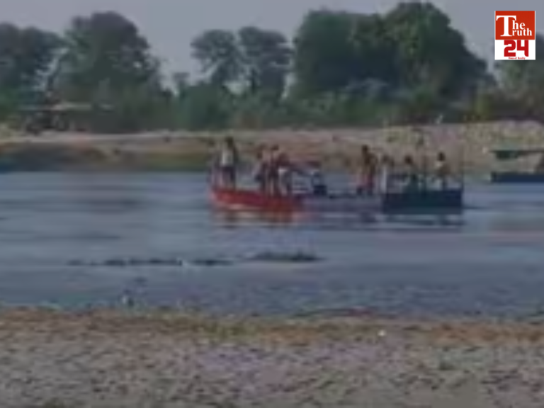 steamer-boat-accident-yamuna-river-mathura