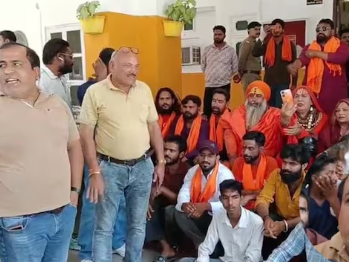 saharanpur News hindu raksha dal claims that shiv mandir under darul uloom deoband protest against iqra hasan