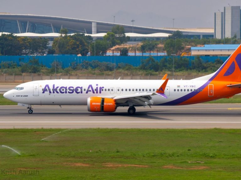 bengaluru bhubaneswar flight emergency landing in lucknow airport 194 passengers safe