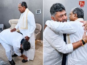 dk shivakumar touches Siddaramaiah feet