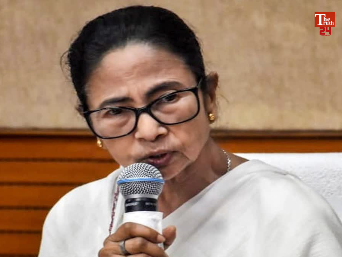 Major setback for Mamata Banerjee 20 leaders including Saayoni Ghosh part ways to party