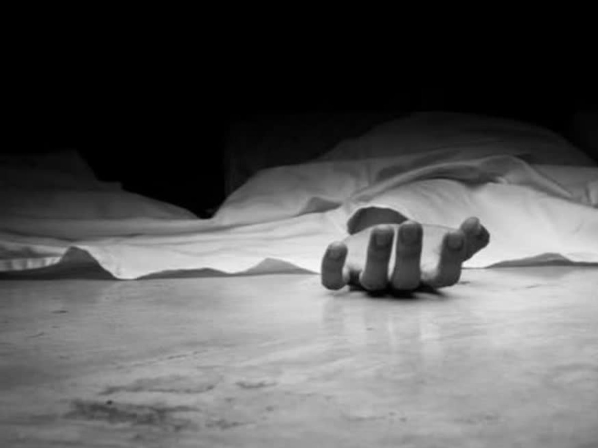 greater noida west radha sky garden society man jumped from 5th floor after attacking mother