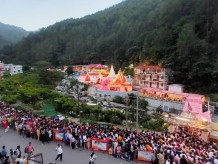 Kainchi Dham Foundation Day neeb karori baba nainial No entry for vehicles on June 14 and 15
