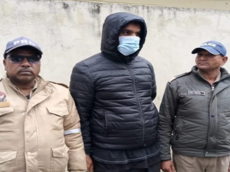 Fake irctc agent arrested for collecting money from pilgrims for VIP darshan at kedarnath Dham