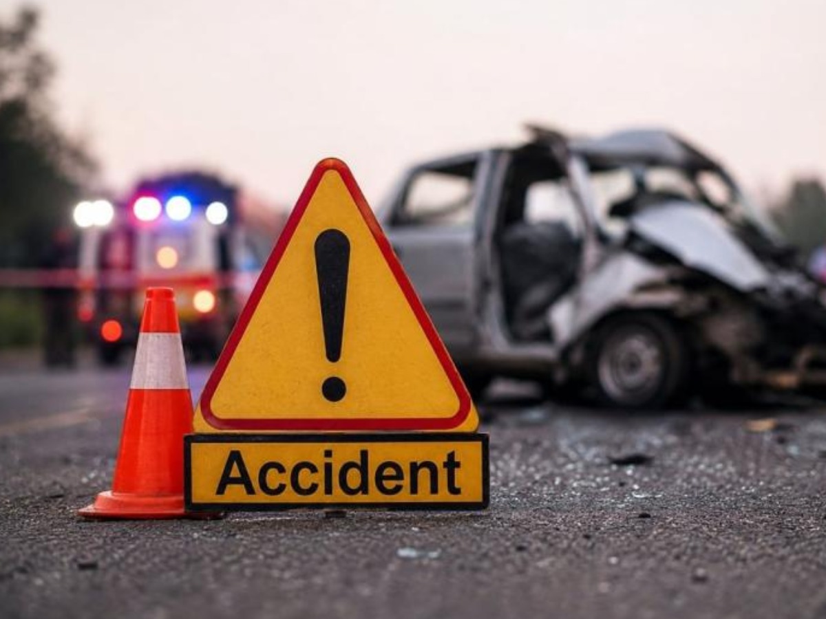 road accident in Azamgarh four people killed car collides with trailer on National Highway