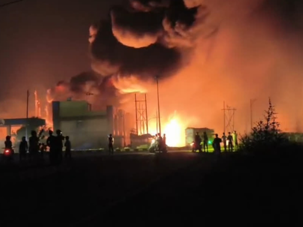 Massive fire erupts in yard of a CNG pump in Varanasi