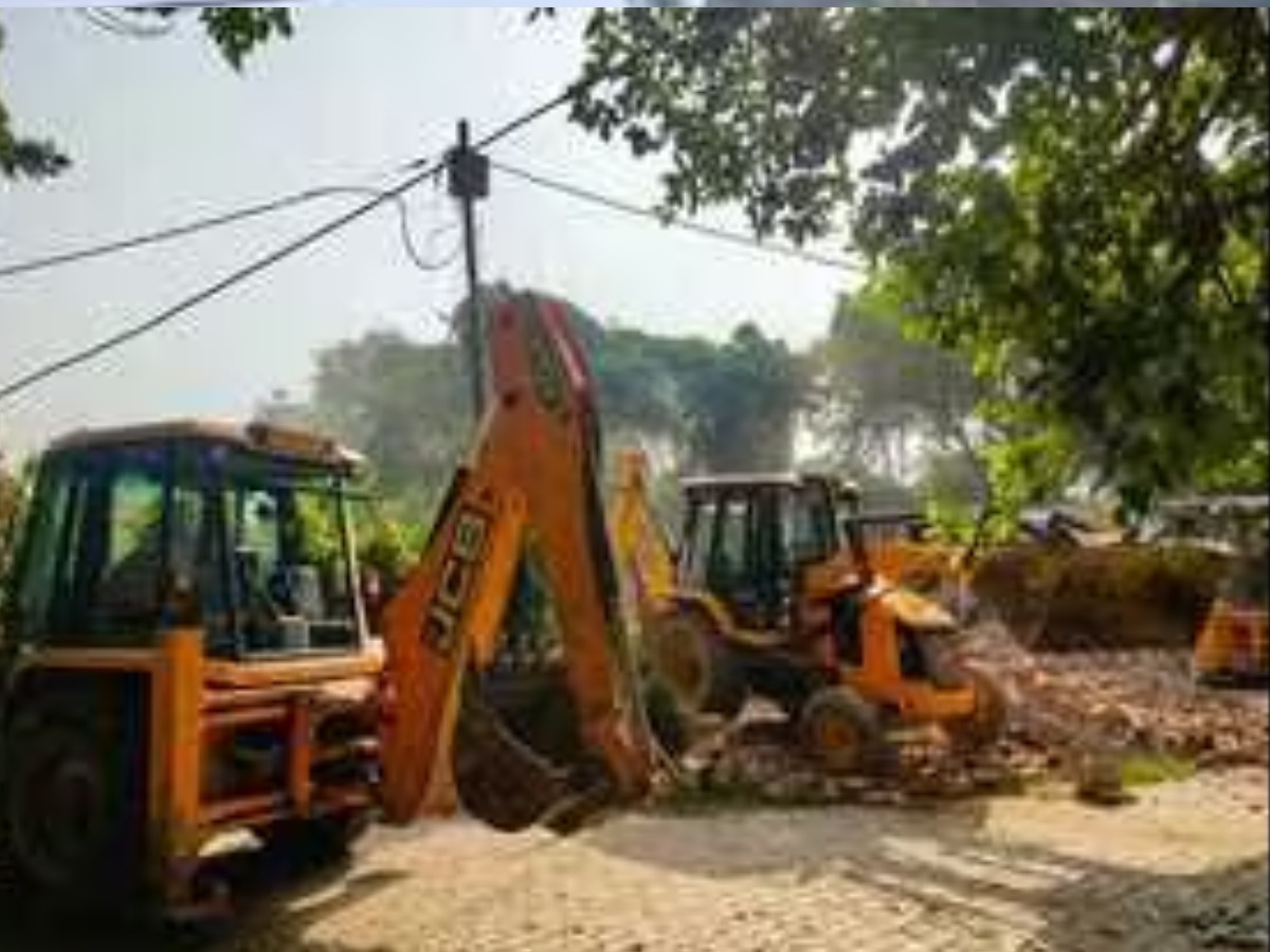 bulldozer action on Samajwadi party office demolished early morning nazul land Encroachment in sitapur
