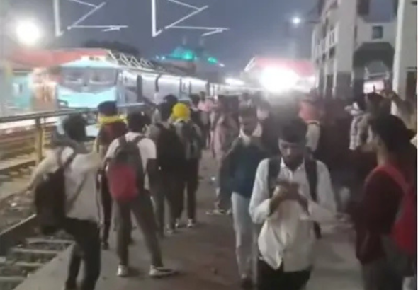 students protest on patliputra station over exam train facility