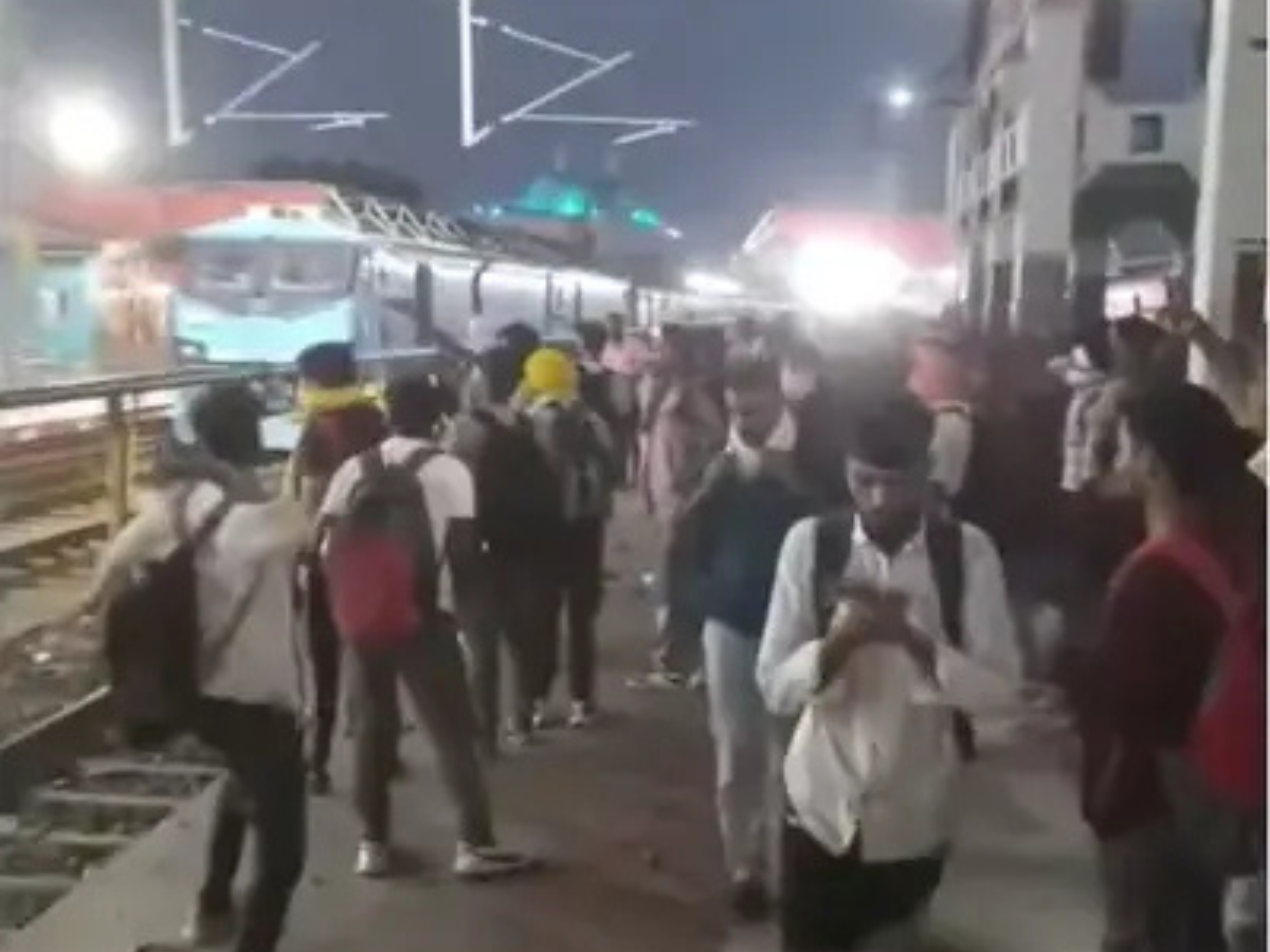 students protest on patliputra station over exam train facility