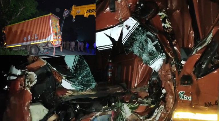 collision between Roadways bus and canter truck Five people died in Etah