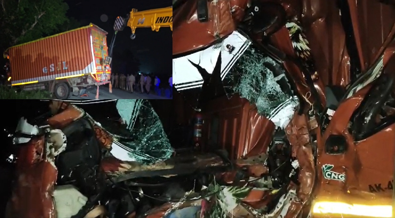 collision between Roadways bus and canter truck Five people died in Etah