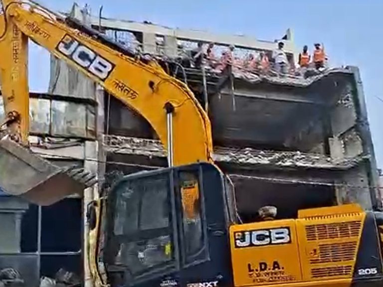 building in Lucknow Aliganj where 15 people burnt to death in fire is being demolished