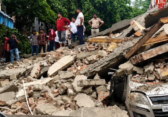 delhi rohini sector 16 building collapse due heavy rain