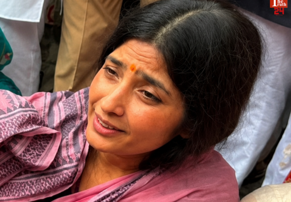 dimple yadav detained delhi parliament march sp protest lucknow