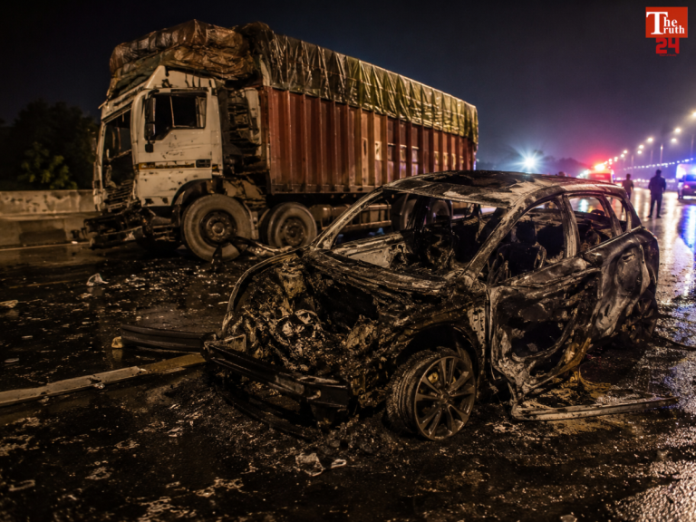 gaya Bodhgaya car truck collision fire two burnt alive death