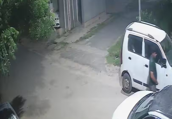 greater noida battery theft cctv mu 2 sector dadri police investigation