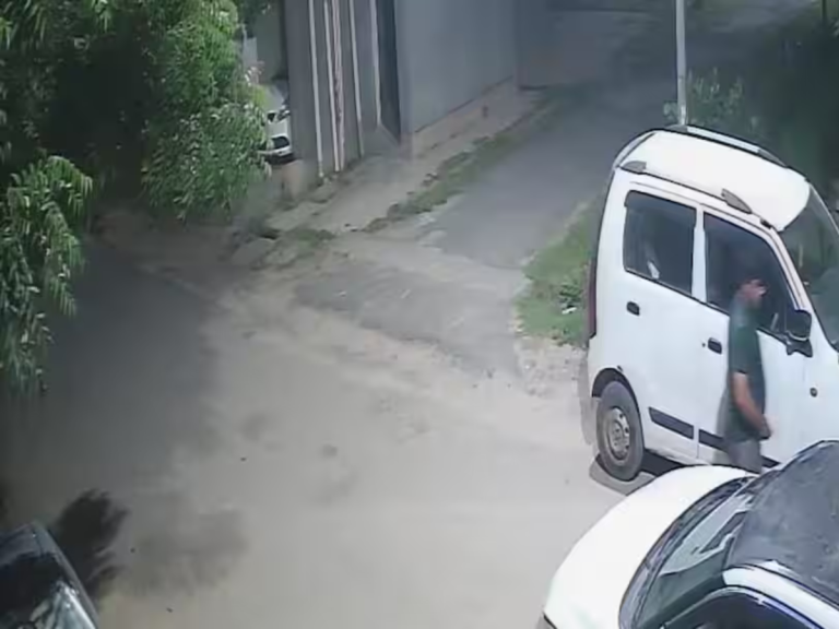 greater noida battery theft cctv mu 2 sector dadri police investigation