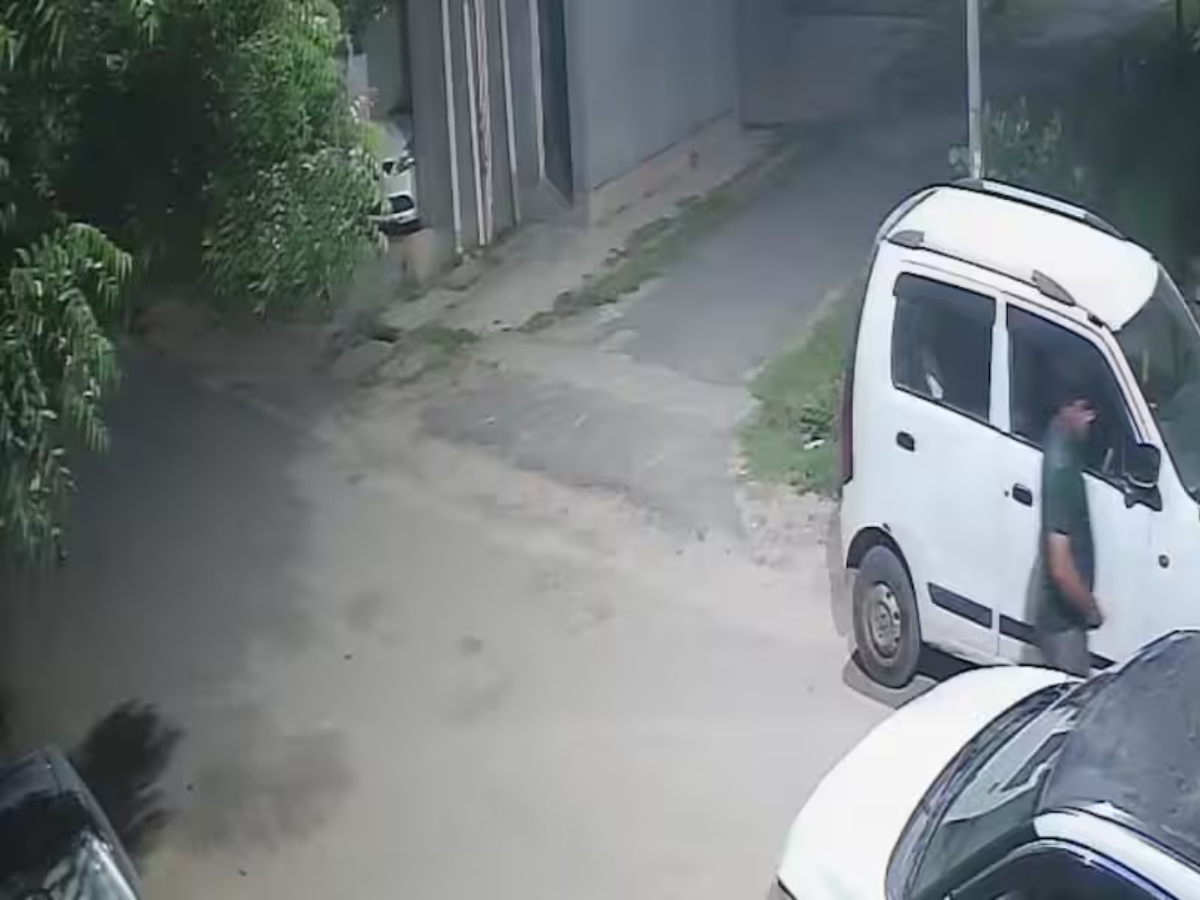 greater noida battery theft cctv mu 2 sector dadri police investigation
