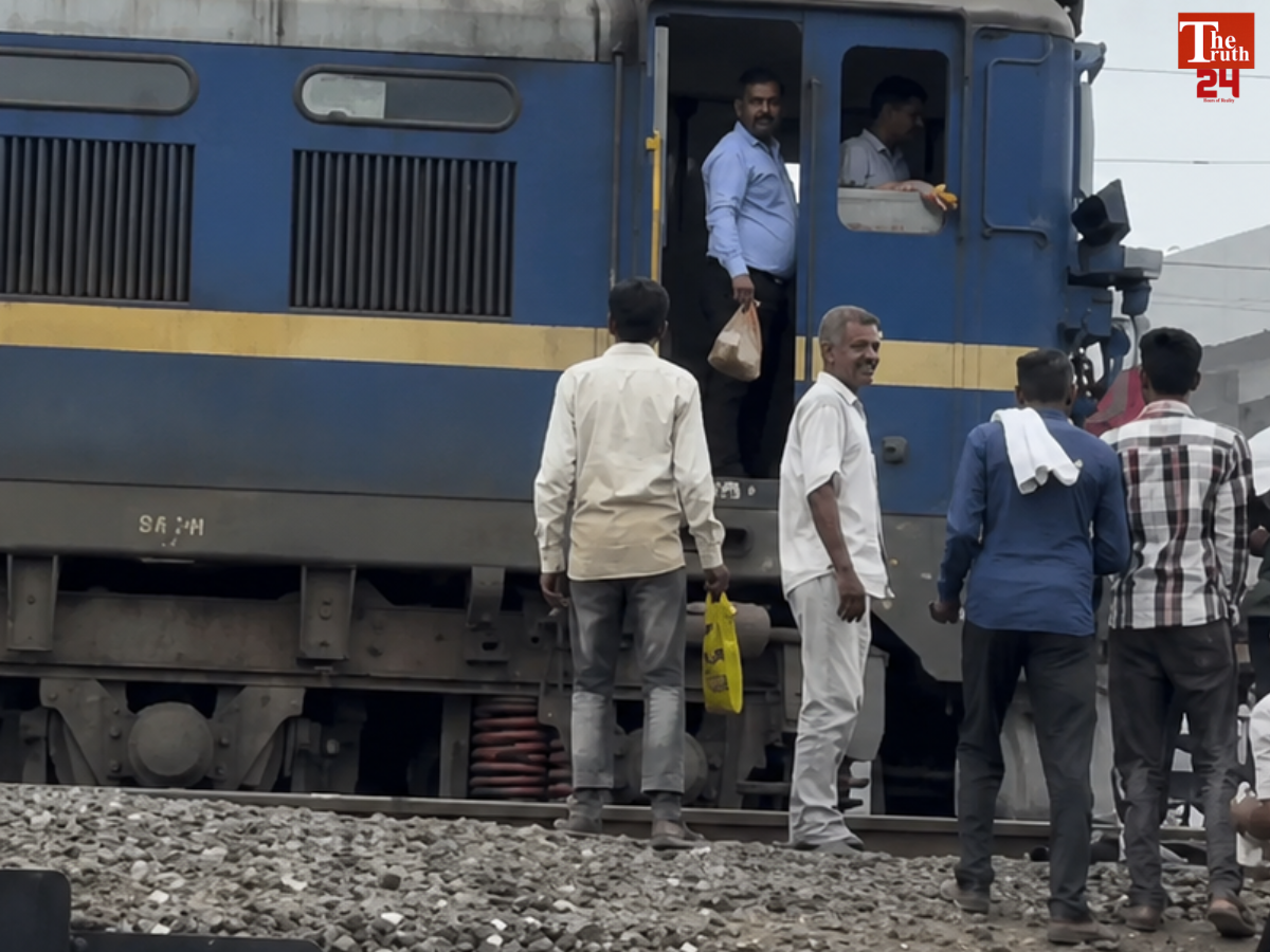 indore mhow train loco pilot stop for samosa viral video railway investigation
