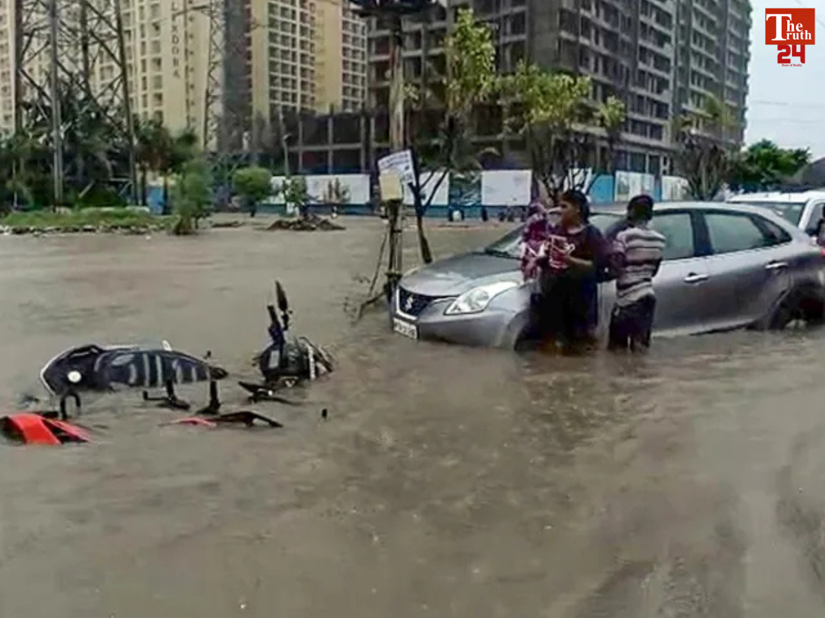 maharashtra heavy rain red alert schools closed nashik thane raigad weather update