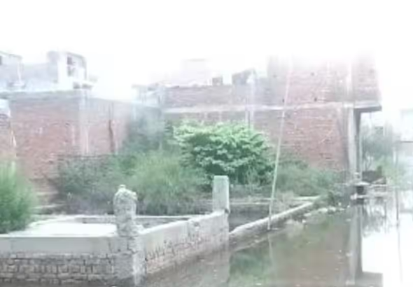 noida hindon river water level rise flood alert administration high alert