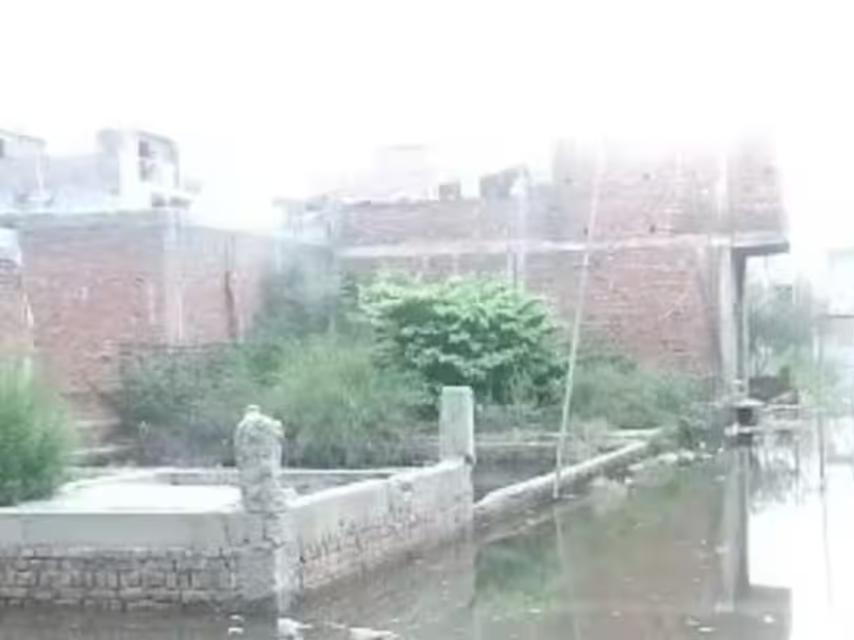 noida hindon river water level rise flood alert administration high alert