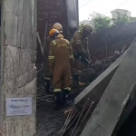 noida sector 33 market lintel collapse workers trapped rescue operation