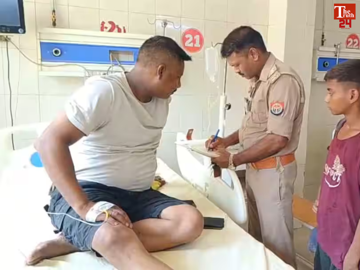 unnao man reaches hospital with snake after snake bite gokul baba temple