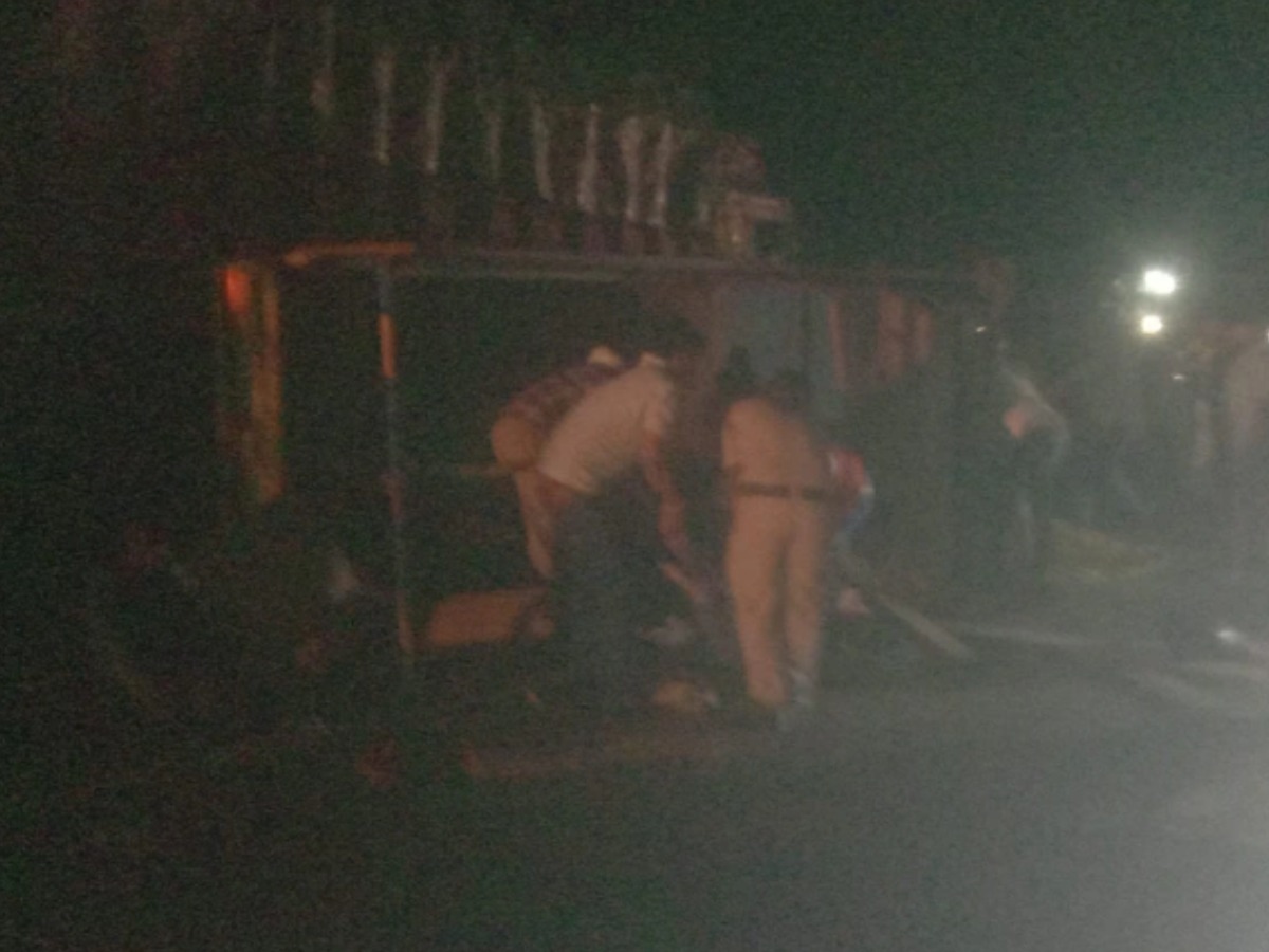 Eight Killed in Road Accident After Truck Rams Into Loading Vehicle