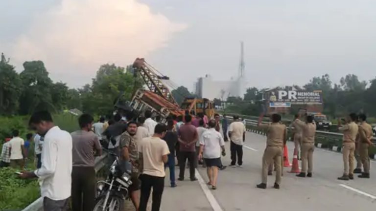 Horrific accident on Lucknow Sultanpur Highway