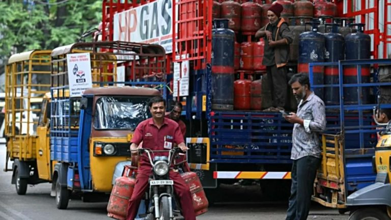 lpg commercial cylinder price Cut by rs 192 new rates effective from today 1st august