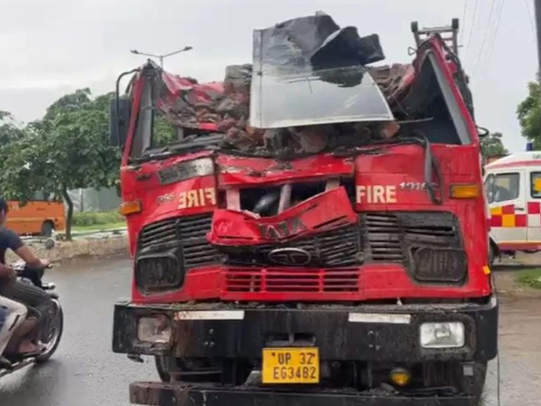 Two fire brigade personnel died in Greater Noida due to wall collapsed